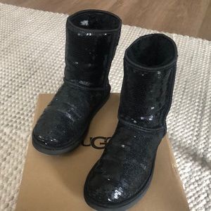 Ugg short sequence boot